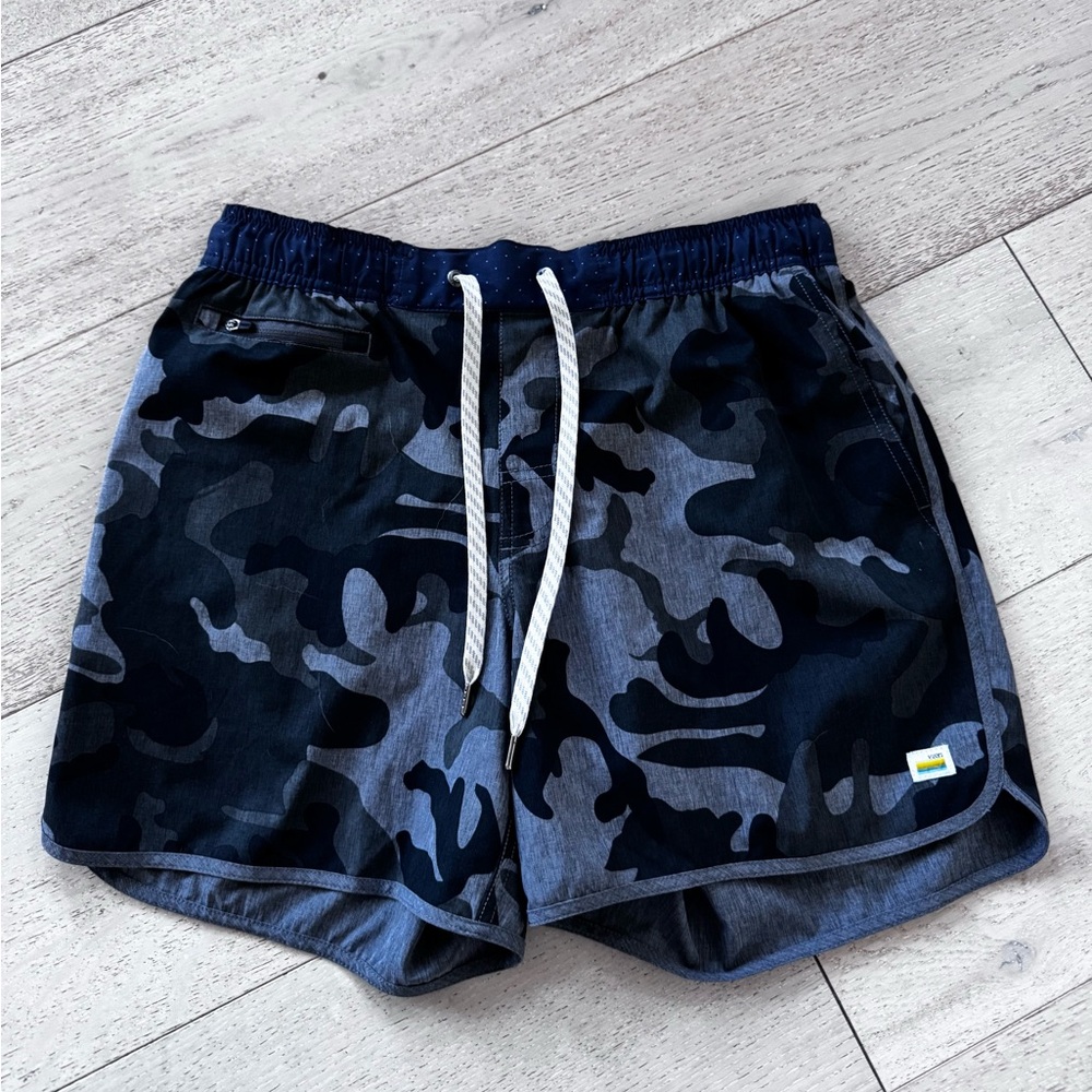 Vuori camo banks shorts 5” size M - Picture 3 of 7